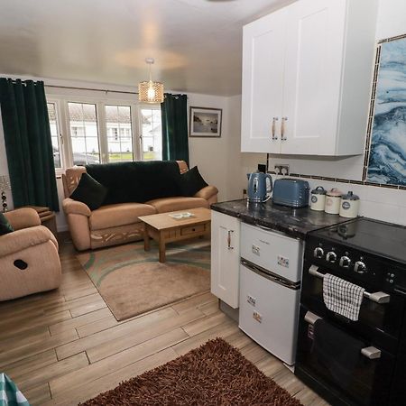13 Gower Holiday Village Суонзи Екстериор снимка