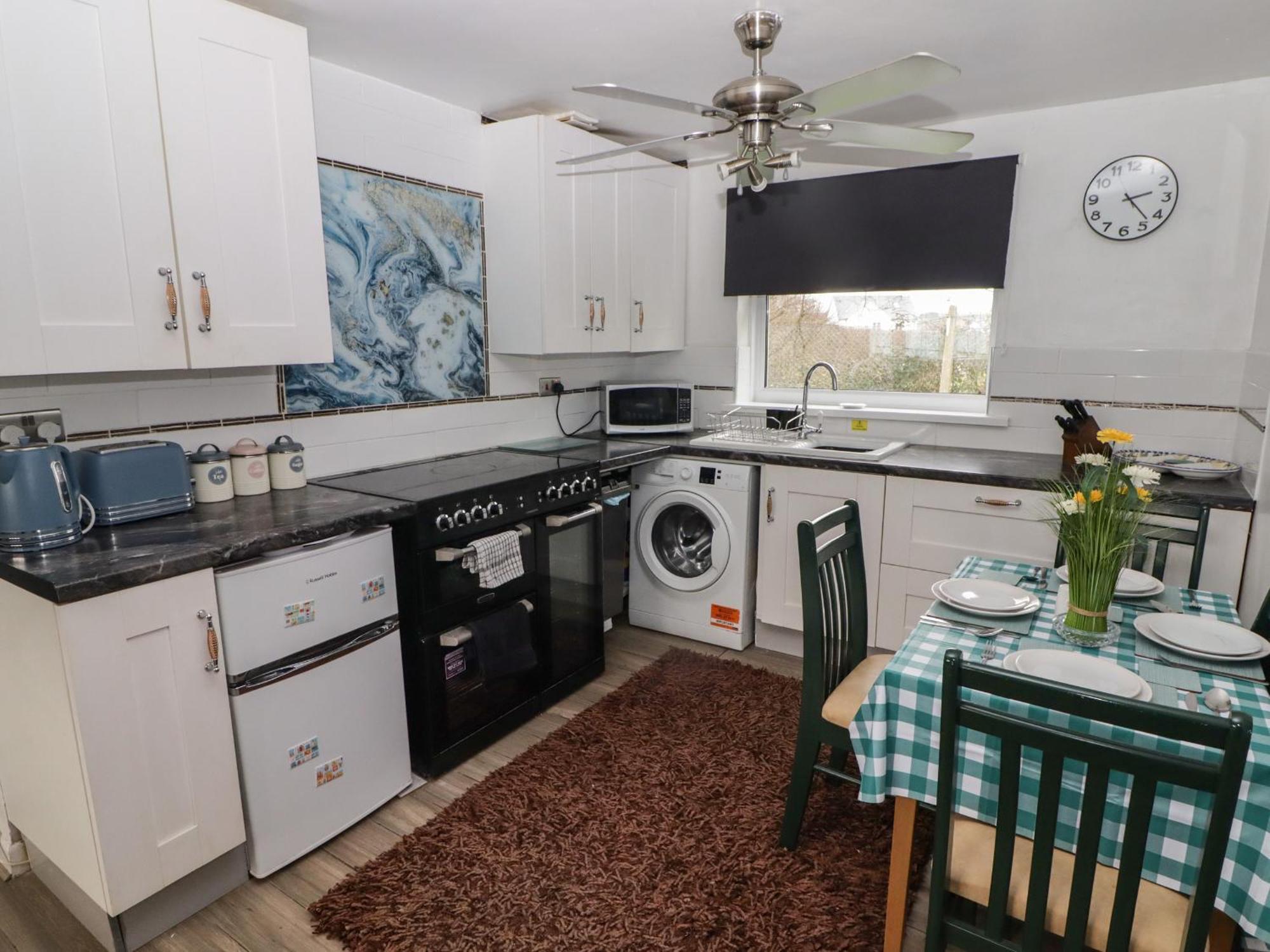 13 Gower Holiday Village Суонзи Екстериор снимка