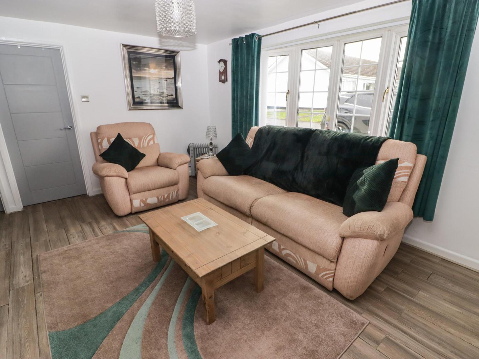 13 Gower Holiday Village Суонзи Екстериор снимка