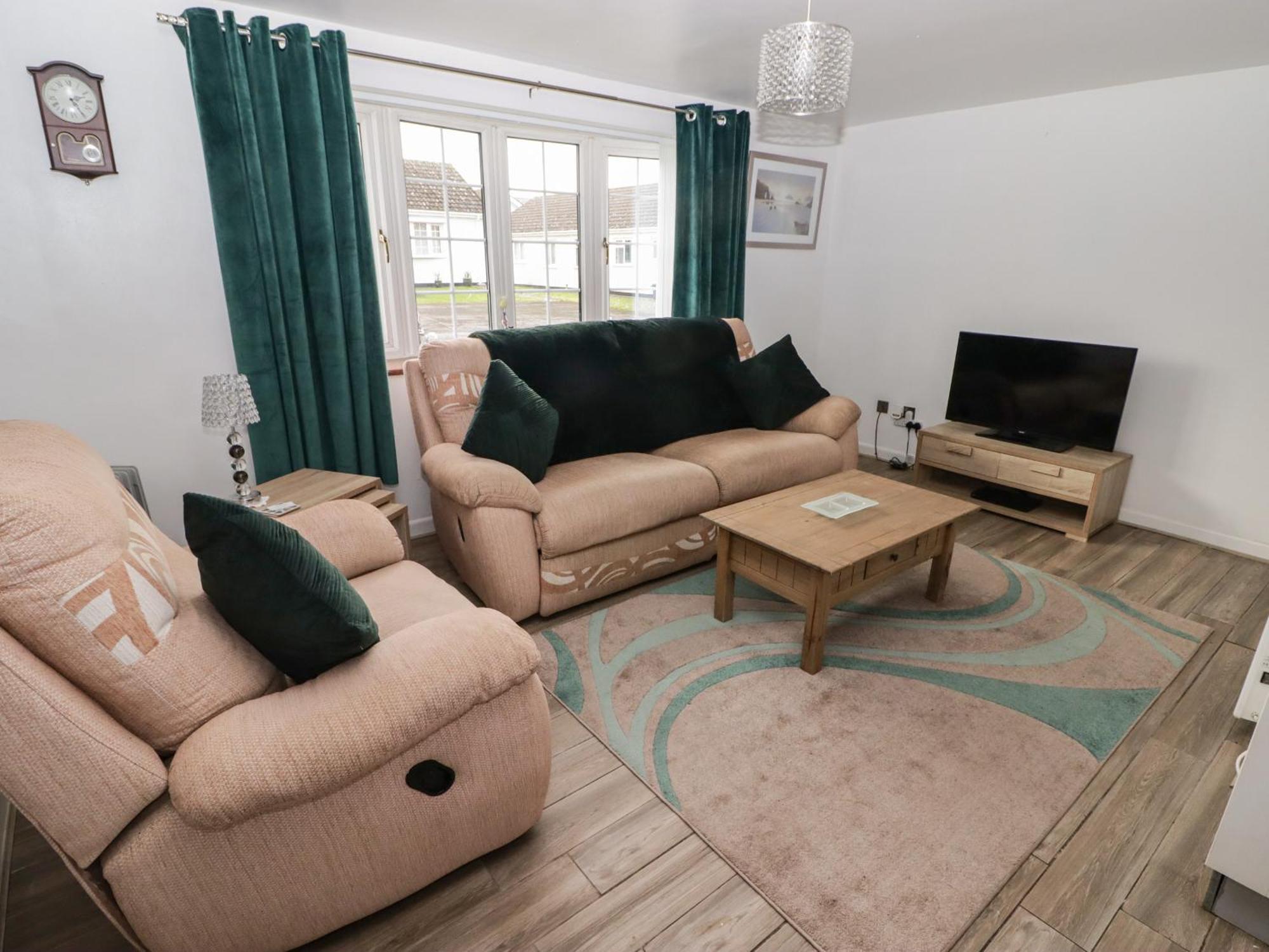 13 Gower Holiday Village Суонзи Екстериор снимка