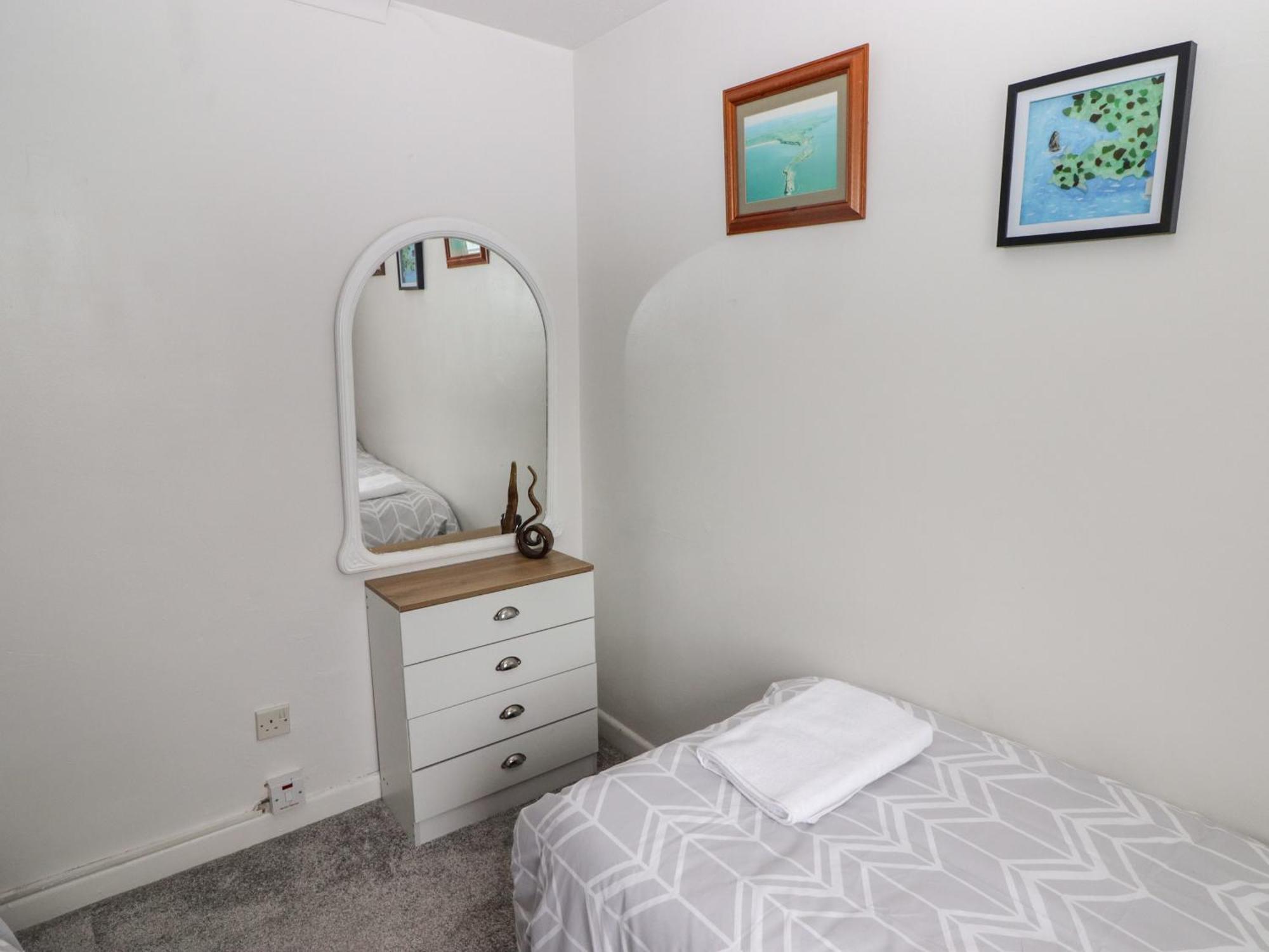 13 Gower Holiday Village Суонзи Екстериор снимка