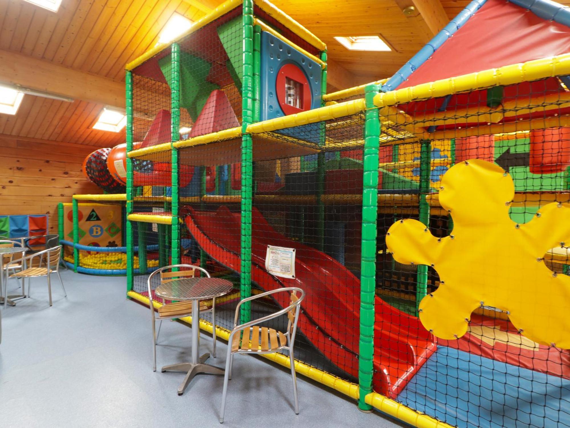 13 Gower Holiday Village Суонзи Екстериор снимка