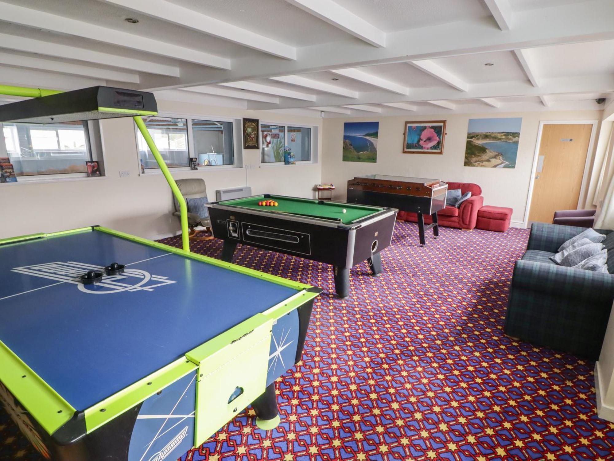 13 Gower Holiday Village Суонзи Екстериор снимка